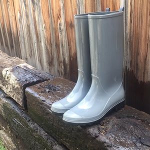 Grey Rainboots/Galoshes